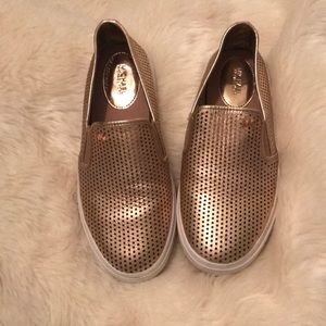 Women’s/girls Michael lots slip on sneakers